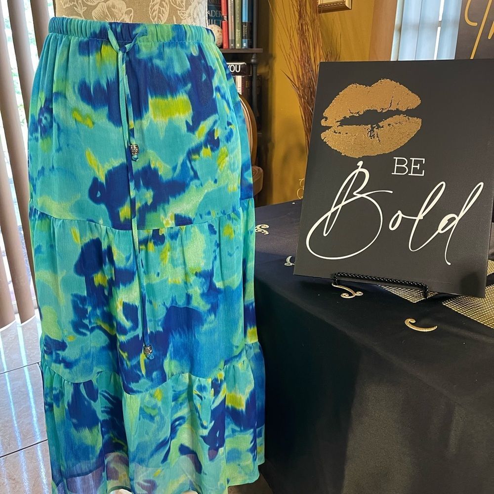 🔥👗🔥Super SUNNY cute skirt! READY FOR THE SUNSHINE ☀️☀️☀️